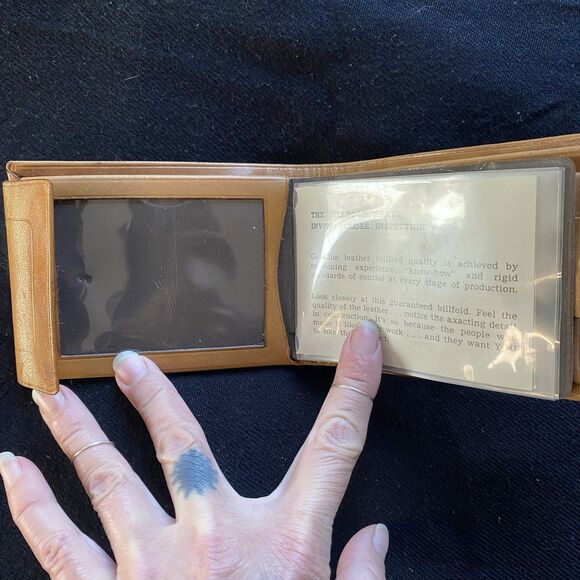 Vintage Tan Leather Bifold Wallet. Snap Closure. New But With Blemish. USA. - Picture 8 of 15